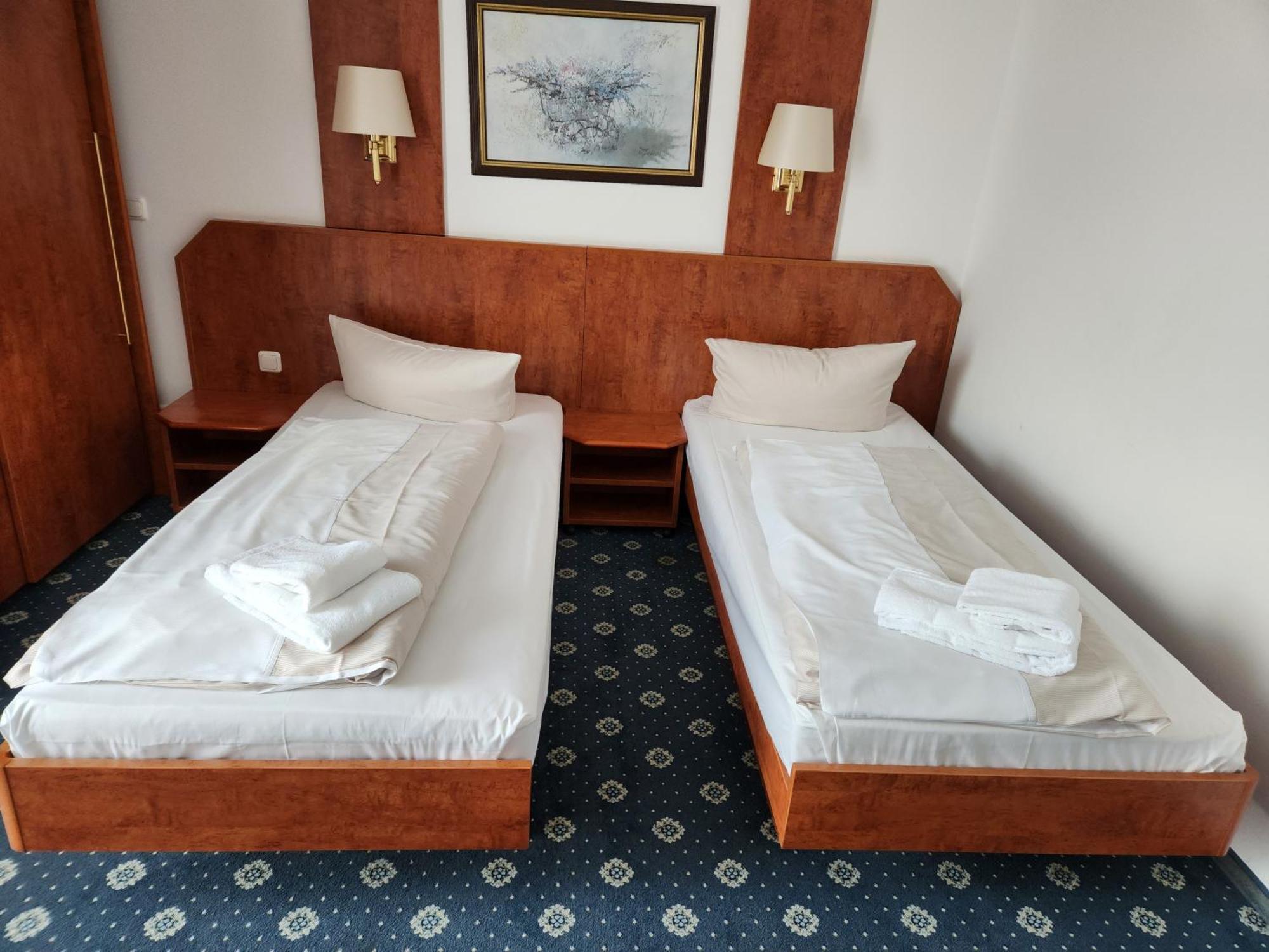 Hotel Hoyers In Pinneberg Prisdorf Экстерьер фото