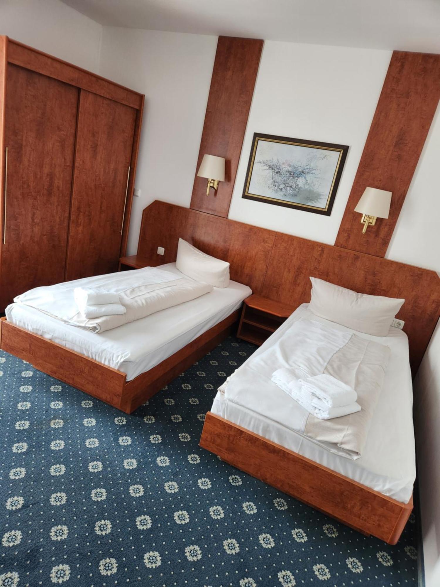 Hotel Hoyers In Pinneberg Prisdorf Экстерьер фото